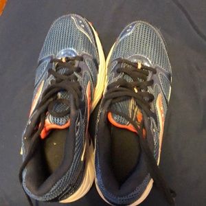 Women’s Saucony Oasis 2 sneakers